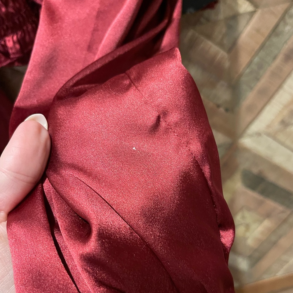 Japna Ruched Satin Top - Picture 9 of 10